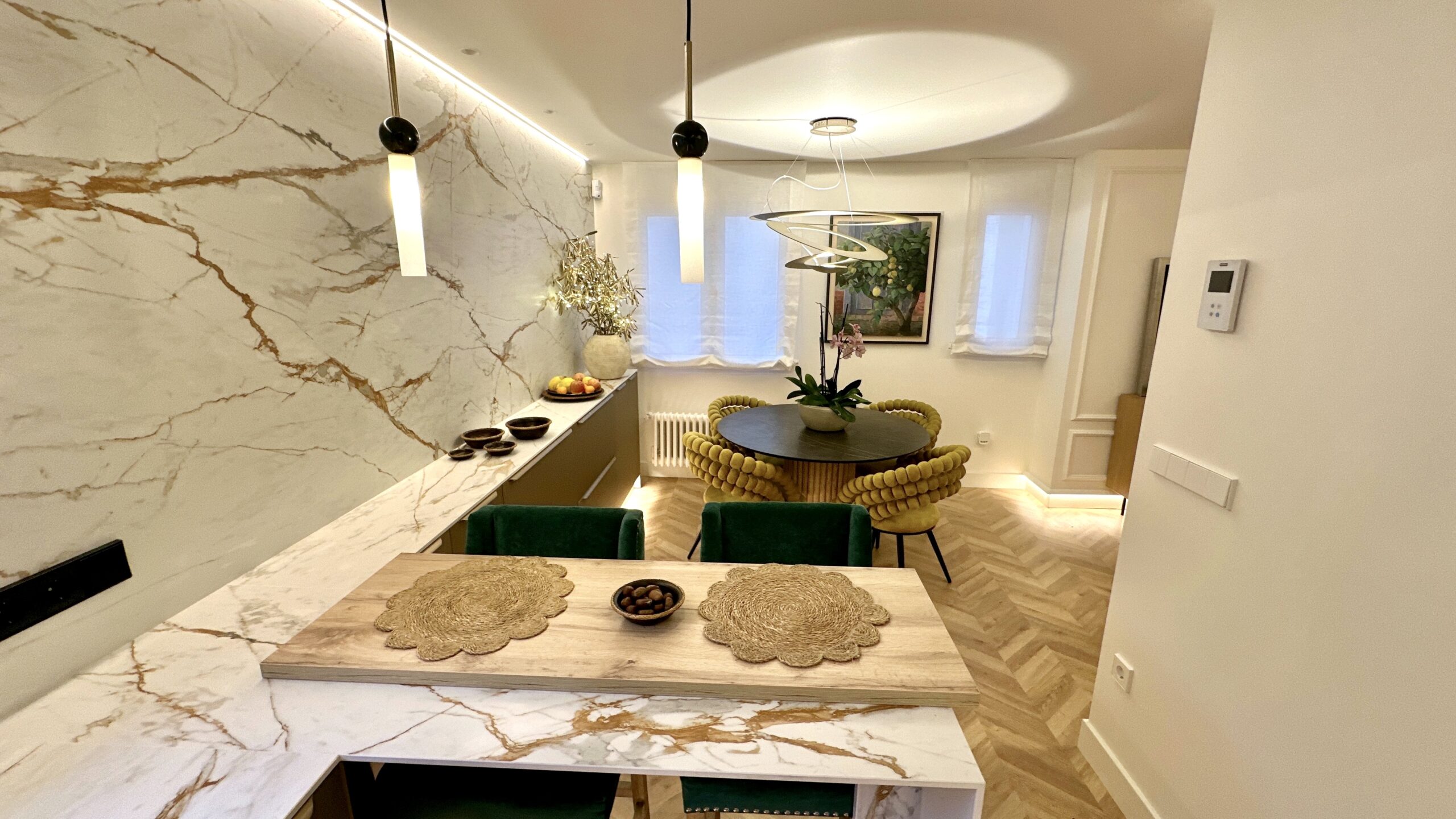 Detalle de materiales y tiradores, proyecto Plaza La Merced - DTC Diseño Tu Cocina